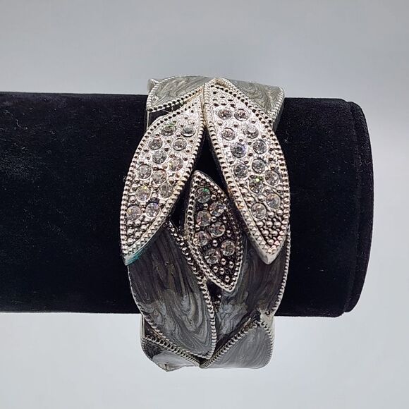 Jewelry - Silver & gray marbled hinged bracelet